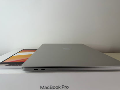MacBook Pro (2019) [16", Touch Bar, Intel Core i7 2,6GHz, 16GB RAM, 512GB SSD, Intel UHD Graphics 630 + AMD Radeon Pro 5300M, Mac OS] argento