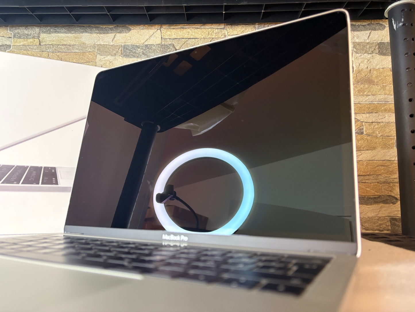 MacBook Pro (Mid 2017) [13,3", Touch Bar, Intel Core i5 3,1GHz, 8GB RAM, 512GB SSD, Intel Iris Plus Graphics 650, macOS] argento