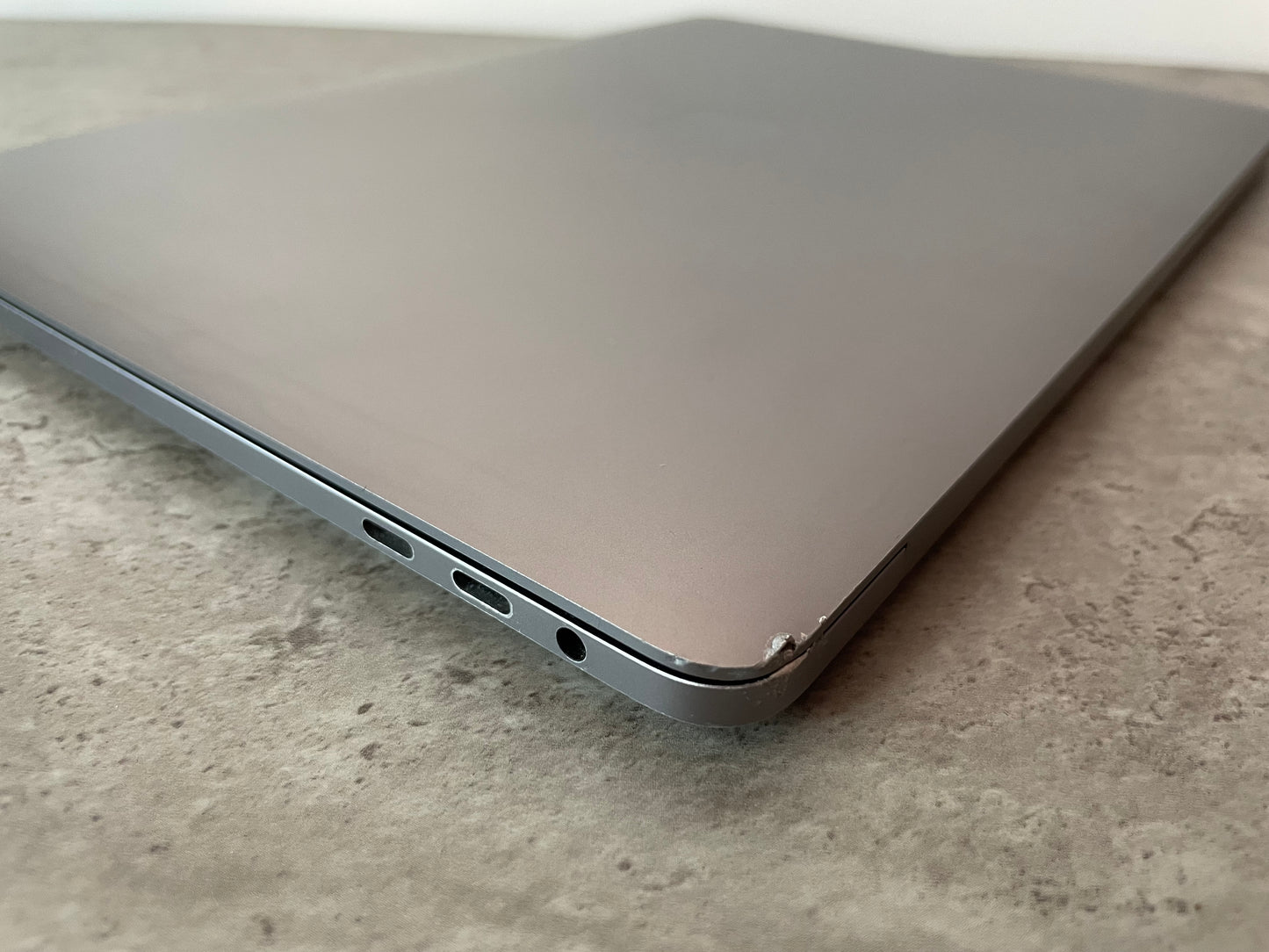 MacBook Pro (2018) [13,3", Touch Bar, Intel Core i7 2,7GHz, 16GB RAM, 512GB SSD, Intel Iris Graphics 655, macOS] grigio