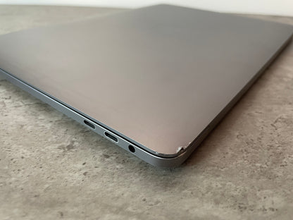 MacBook Pro (2018) [13,3", Touch Bar, Intel Core i7 2,7GHz, 16GB RAM, 512GB SSD, Intel Iris Graphics 655, macOS] grigio