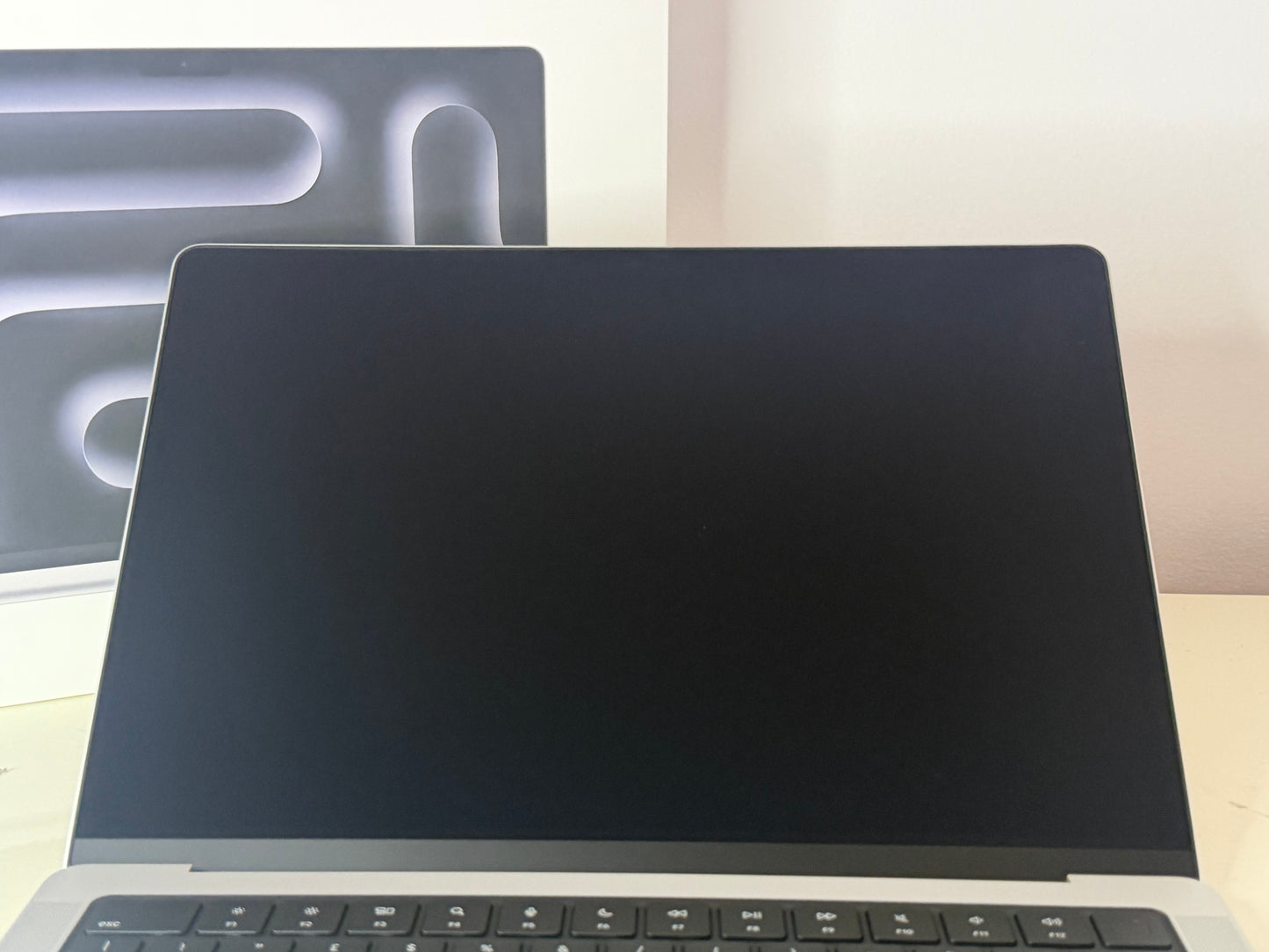 MacBook Pro (2026) [14”, Apple M5 Pro, CPU 15-core, GPU 16-core, 24GB RAM, 1TB SSD, macOS] Grigio