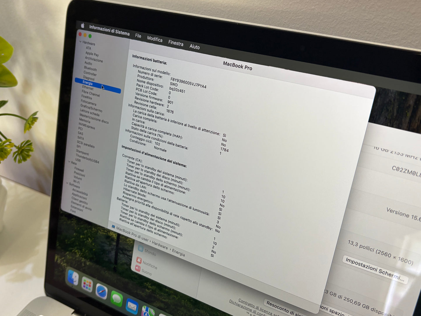 MacBook Pro (2019) [13,3", Touch Bar, Intel Core i5 2,4GHz, 16GB RAM, 256GB SSD, Intel Iris Plus Graphics 655, Mac OS X] argento