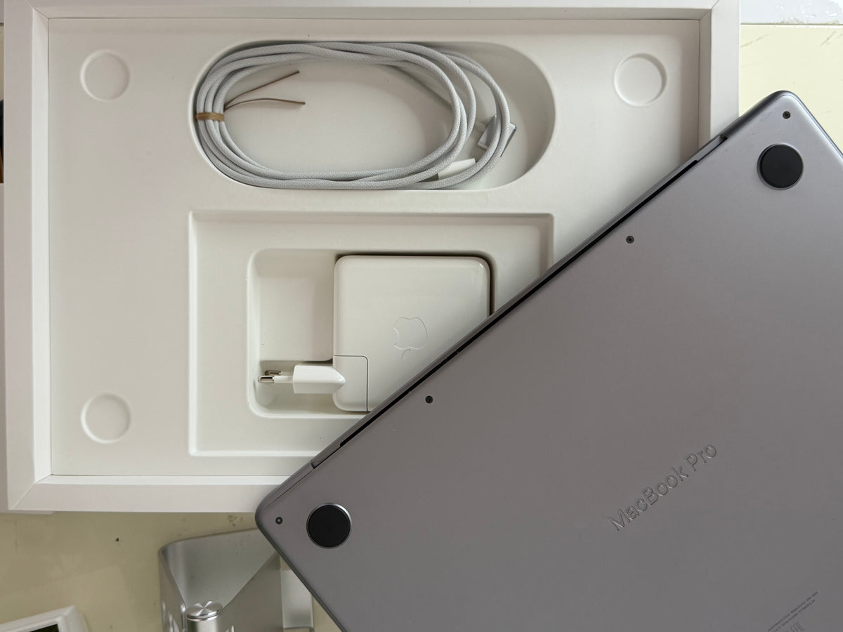 MacBook Pro (2021) [14,2", Apple M1 Pro 10 Core, 16GB RAM, 1TB SSD, Apple 16 Core, macOS] grigio