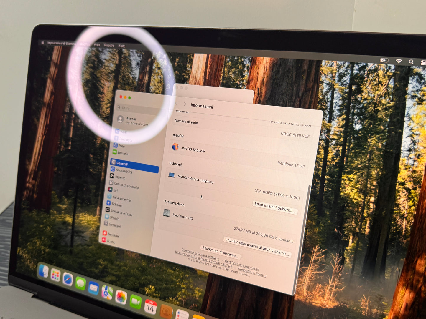 MacBook Pro (2019) [15,4", Retina, Touch Bar, Intel Core i7 2,6GHz, 16GB RAM, 256GB SSD, Intel UHD Graphics 630, AMD Radeon Pro 555X, Mac OS X] grigio