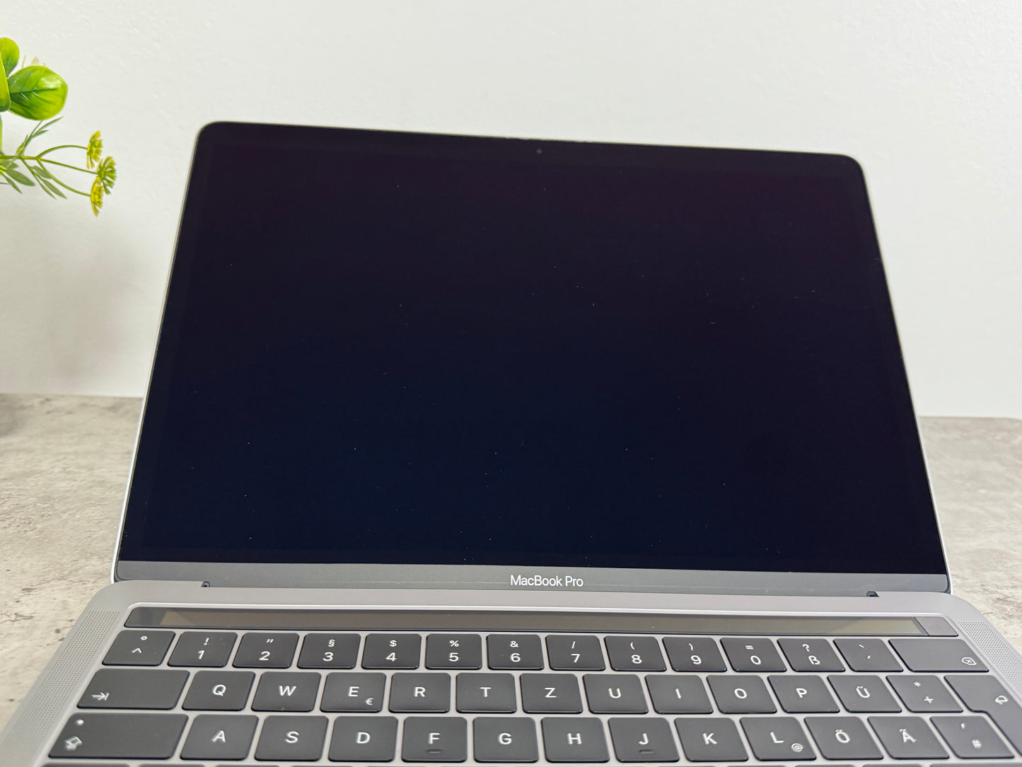 MacBook Pro (2019) [13", Touch Bar, Intel Core i5 1,4GHz, 8GB RAM, 512GB SSD, Intel Iris Plus Graphics 645 ,macOS] grigio