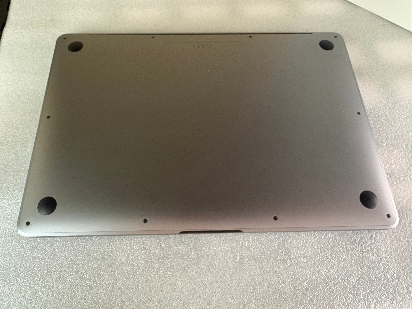 MacBook Air (2019) [13,3", Retina, Intel Core i5 1,6GHz, 8GB RAM, 128GB SSD, Intel UHD Graphics 617, macOS] Grigio