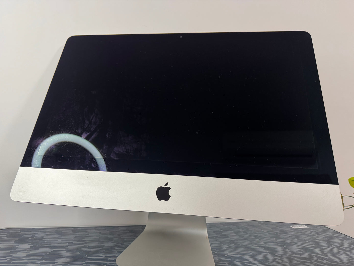 iMac (Mid 2015) [21,5", Intel Core i5 1,6GHz, 8GB RAM, 1TB HDD, Intel HD Graphics 6000, macOS] argento