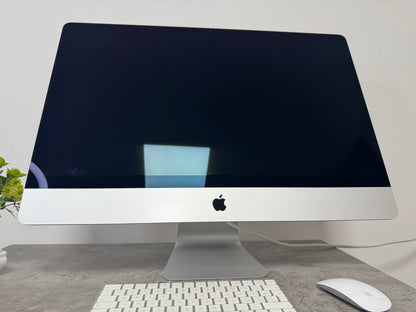 iMac (2020) [27", 5K Retina, Intel Core i5 3,3GHz, 32GB RAM, 1TB SSD, AMD Radeon PR0 5300 4GB, macOS] argento