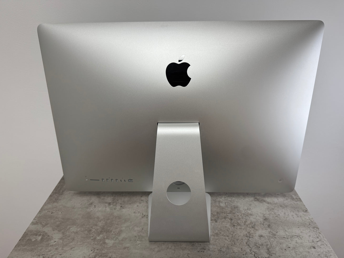 iMac (2017) [27", 5K Retina, Intel Core i5 3.8GHz, 64GB RAM, 2TB SSD, AMD Radeon PR0 580 8GB, macOS] argento