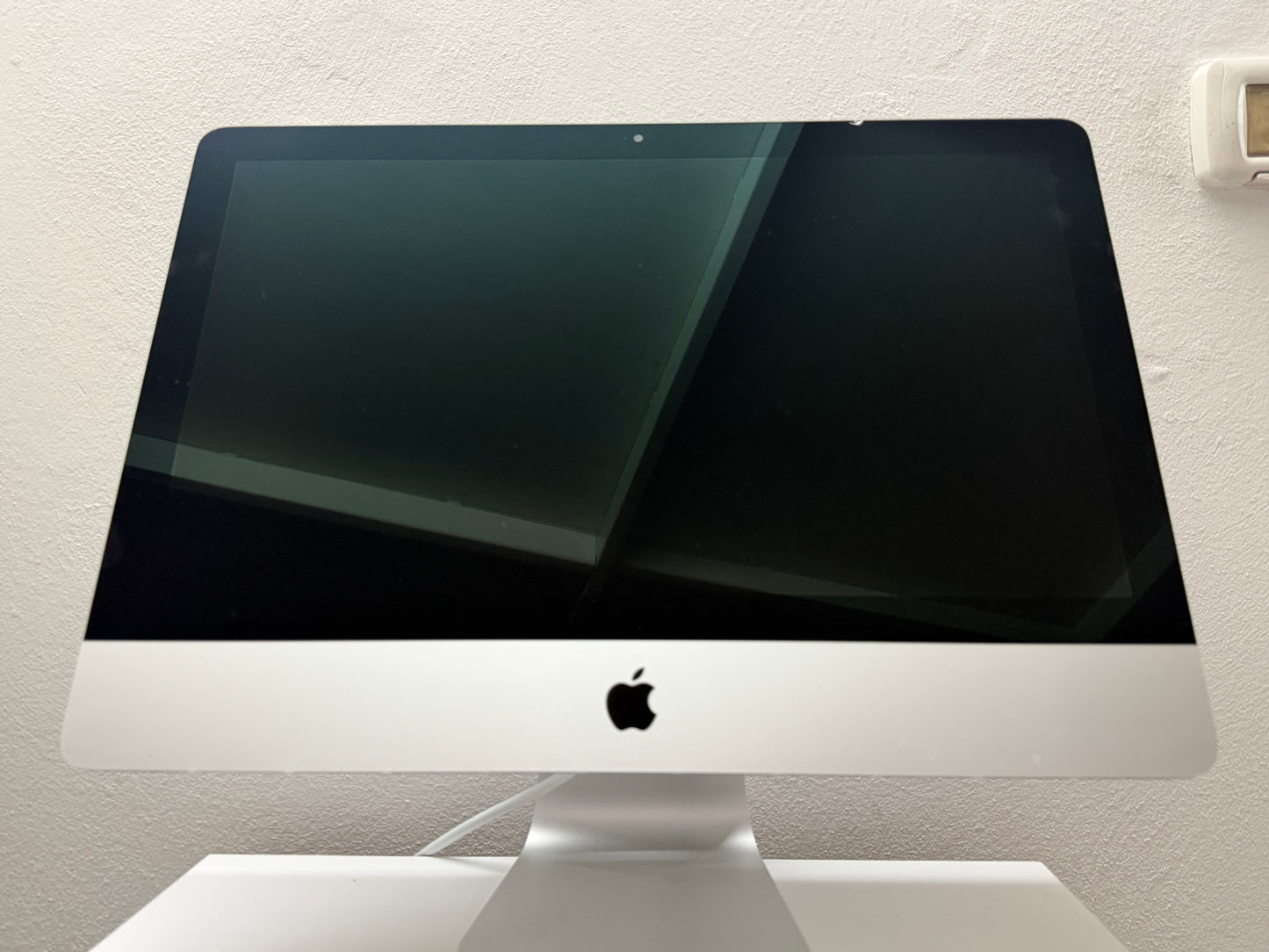 iMac (2019) [21,5", 4K, Retina, Intel Core i3 3,6GHz, 16GB RAM, 256GB SSD, AMD Radeon Pro 555X, macOS] argento