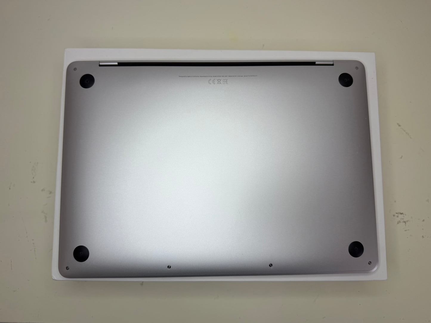 MacBook Pro (2019) [13,3", Touch Bar, Intel Core i5 1,4GHz, 8GB RAM, 128GB SSD, Intel Iris Plus Graphics 645, Mac OS X] argento