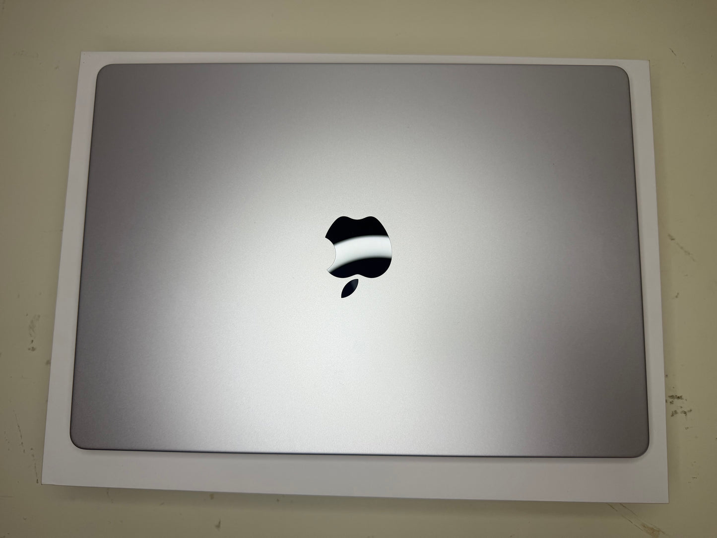 MacBook Pro (2026) [14”, Apple M5 Pro, CPU 15-core, GPU 16-core, 24GB RAM, 1TB SSD, macOS] Grigio