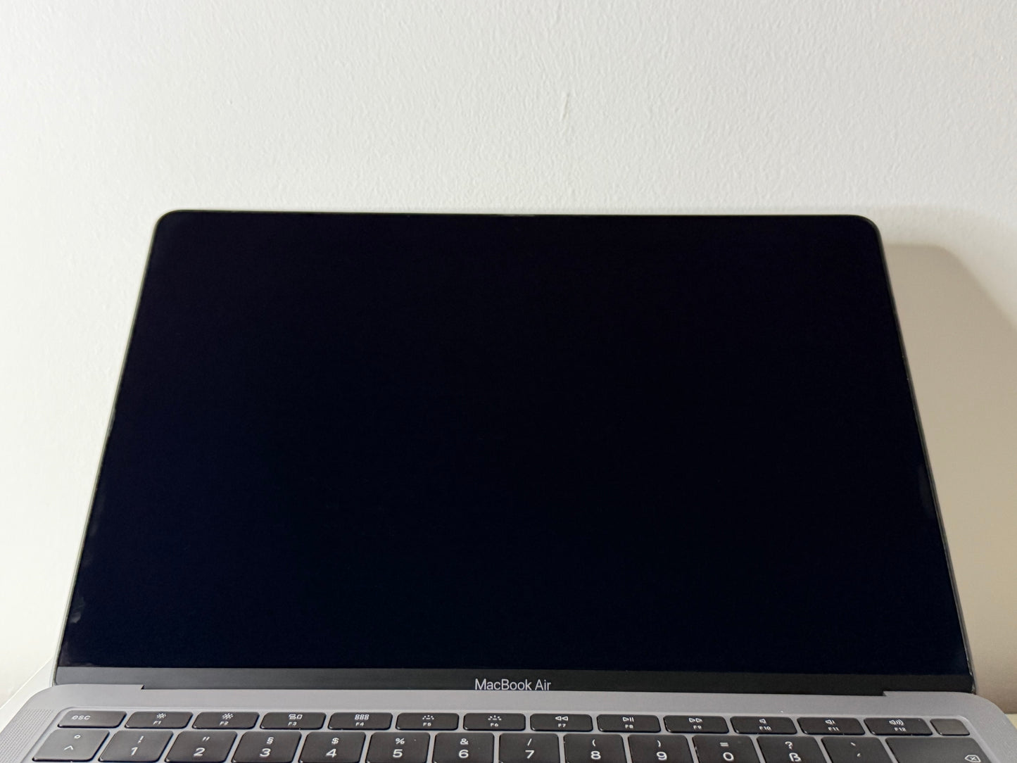 MacBook Air (2018) [13,3", Retina, Intel Core i5 1,6GHz, 8GB RAM, 256GB SSD, Intel UHD Graphics 617, macOS] Grigio