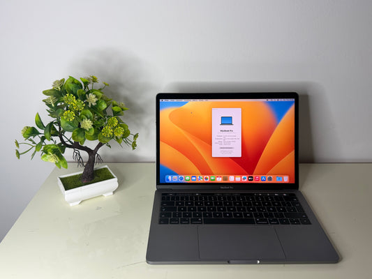 MacBook Pro (2017) [13,3", Touch Bar, Intel Core i5 3,1GHz, 8GB RAM, 256GB SSD, Intel Iris Plus Graphics 650, macOS] Grigio