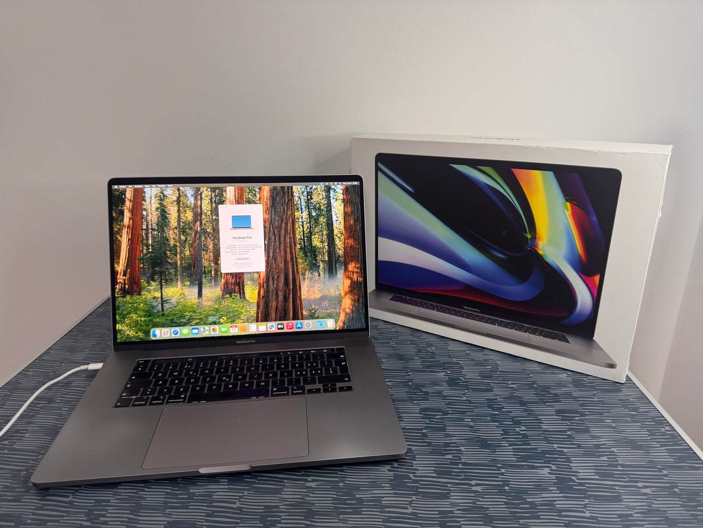MacBook Pro (2019) [16", Touch Bar, Intel Core i9 2,3GHz, 16GB RAM, 1TB SSD, AMD Radeon Pro 5500M, Mac OS X] grigio