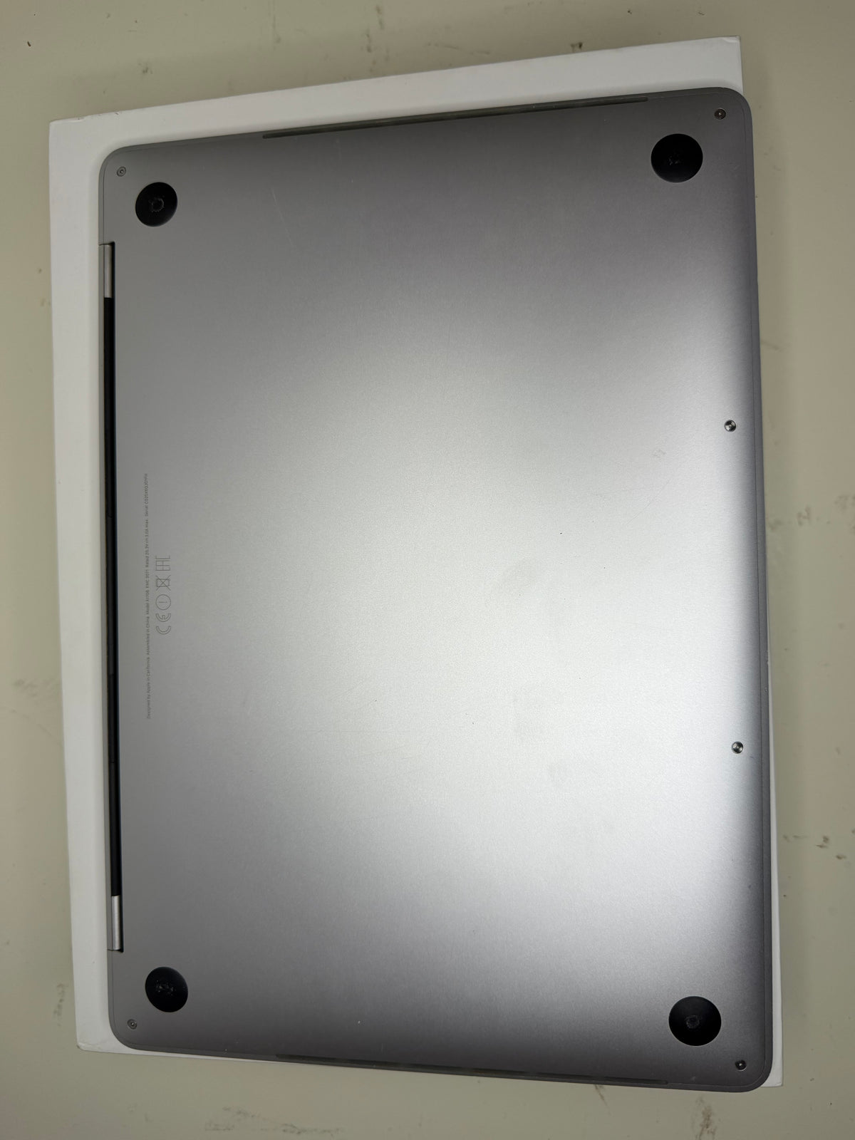 MacBook Pro (Late 2016) [13,3", Intel Core i5 2,9GHz, 8GB RAM, 256GB SSD, Intel Iris Graphics 540, macOS] argento