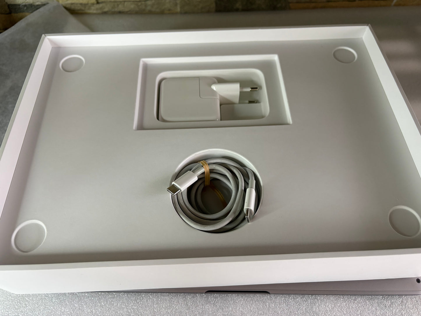 MacBook Air (2019) [13,3", Retina, Intel Core i5 1,6GHz, 8GB RAM, 128GB SSD, Intel UHD Graphics 617, macOS] Grigio