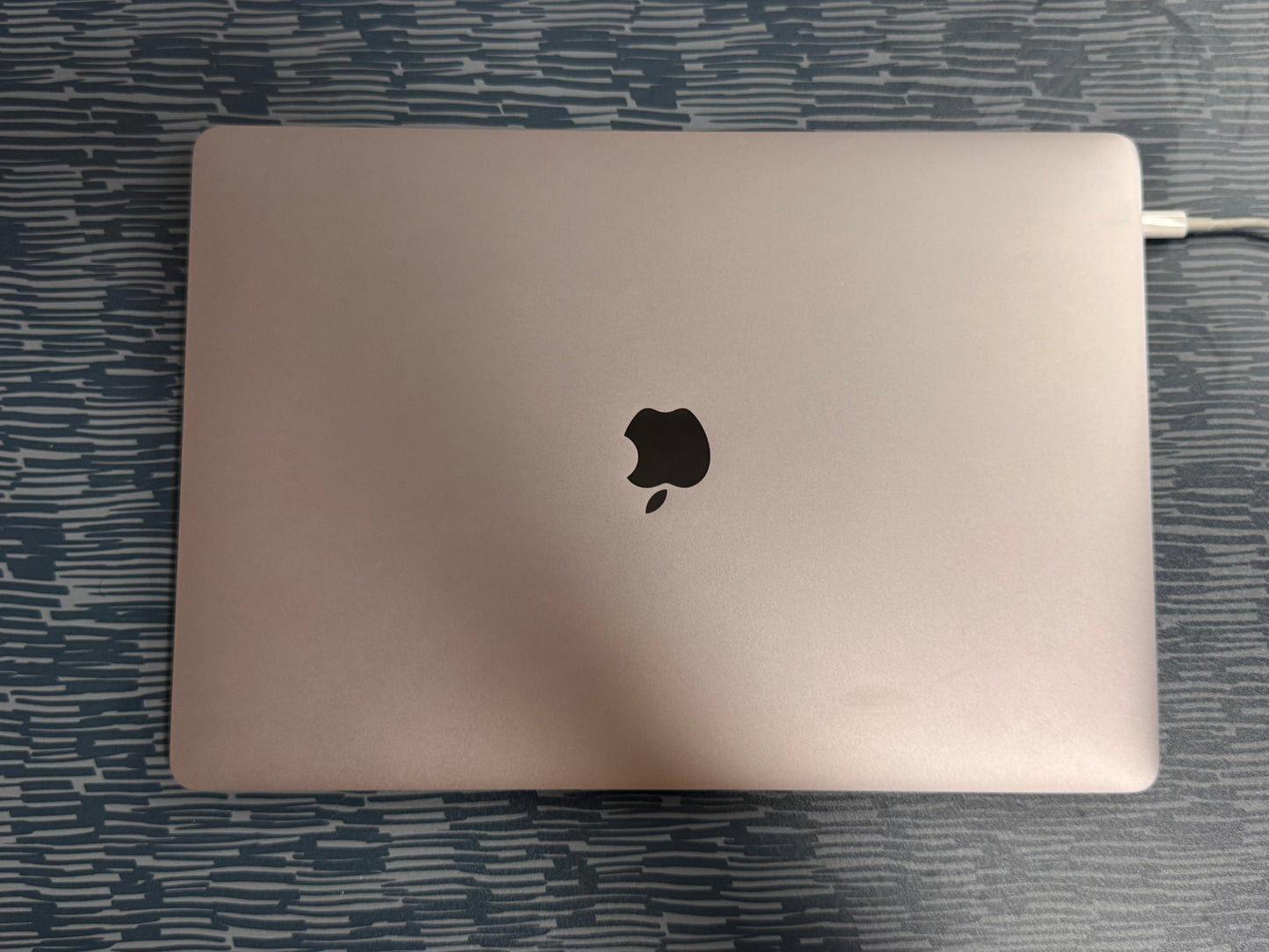 MacBook Pro (2016) [15,4", Touch Bar, Intel Core i7 2,6GHz, 16GB RAM, 512GB SSD, AMD Radeon Pro 455, macOS] grigio
