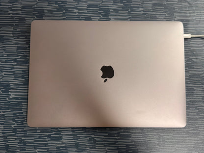 MacBook Pro (2016) [15,4", Touch Bar, Intel Core i7 2,6GHz, 16GB RAM, 512GB SSD, AMD Radeon Pro 455, macOS] grigio