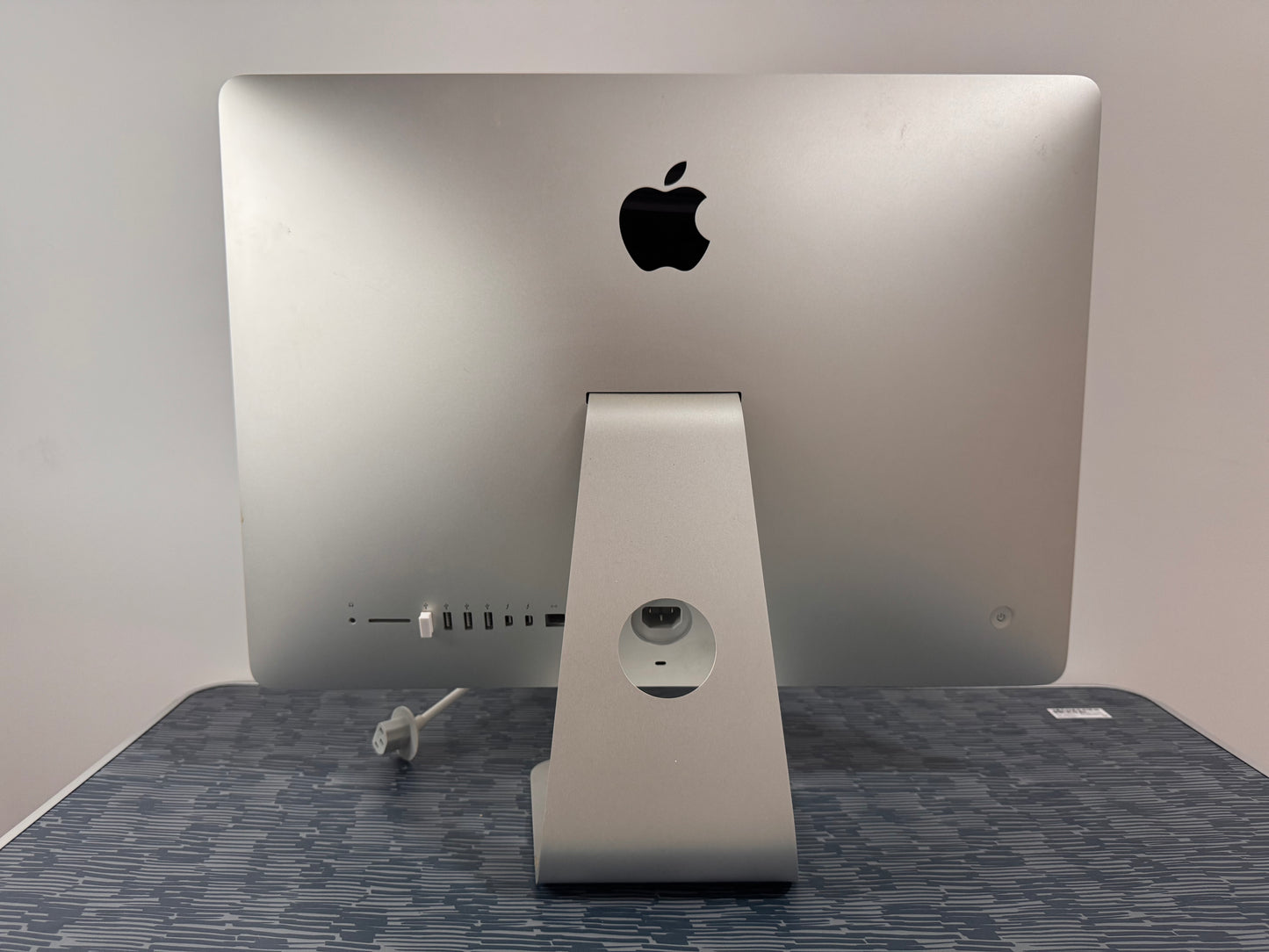 iMac (Mid 2015) [21,5", Intel Core i5 1,6GHz, 8GB RAM, 1TB HDD, Intel HD Graphics 6000, macOS] argento