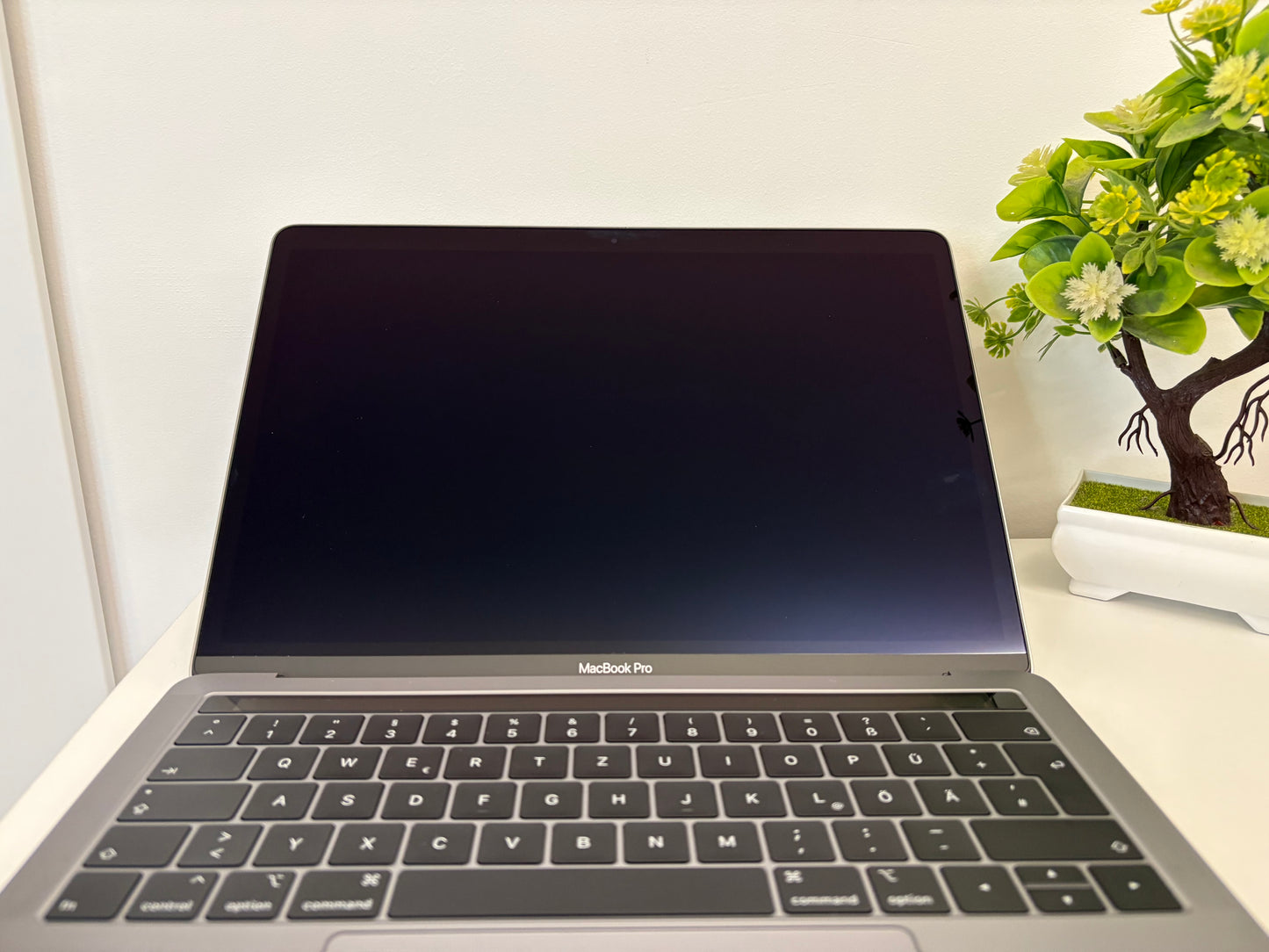 MacBook Pro (2018) [13,3", Touch Bar, Intel Core i7 2,7GHz, 16GB RAM, 512GB SSD, Intel Iris Graphics 655, macOS] Grigio