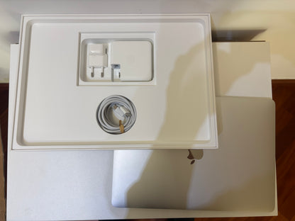 MacBook Pro (2019) [13,3", Touch Bar, Intel Core i5 2,4GHz, 16GB RAM, 256GB SSD, Intel Iris Plus Graphics 655, Mac OS X] argento