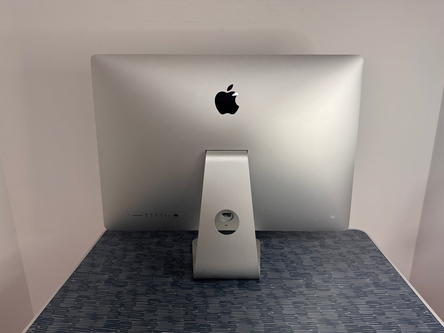 iMac (Mid 2017) [27", 5K, Retina, Intel Core i5 3,4GHz, 8GB RAM, 1TB Fusion Drive + 32GB SSD, AMD Radeon Pr0 570, macOS] argento