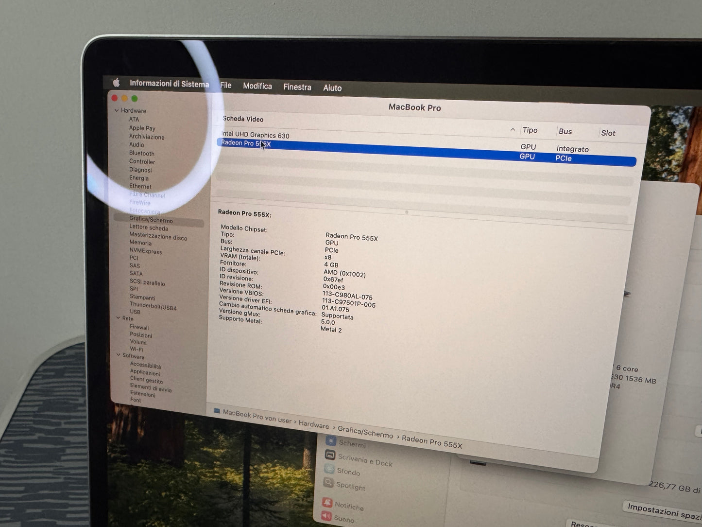 MacBook Pro (2019) [15,4", Retina, Touch Bar, Intel Core i7 2,6GHz, 16GB RAM, 256GB SSD, Intel UHD Graphics 630, AMD Radeon Pro 555X, Mac OS X] grigio