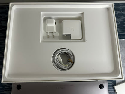 MacBook Pro (Late 2016) [13,3", Touch Bar, Intel Core i5 2,9GHz, 8GB RAM, 256GB SSD, Intel Iris Graphics 550, macOS] Grigio