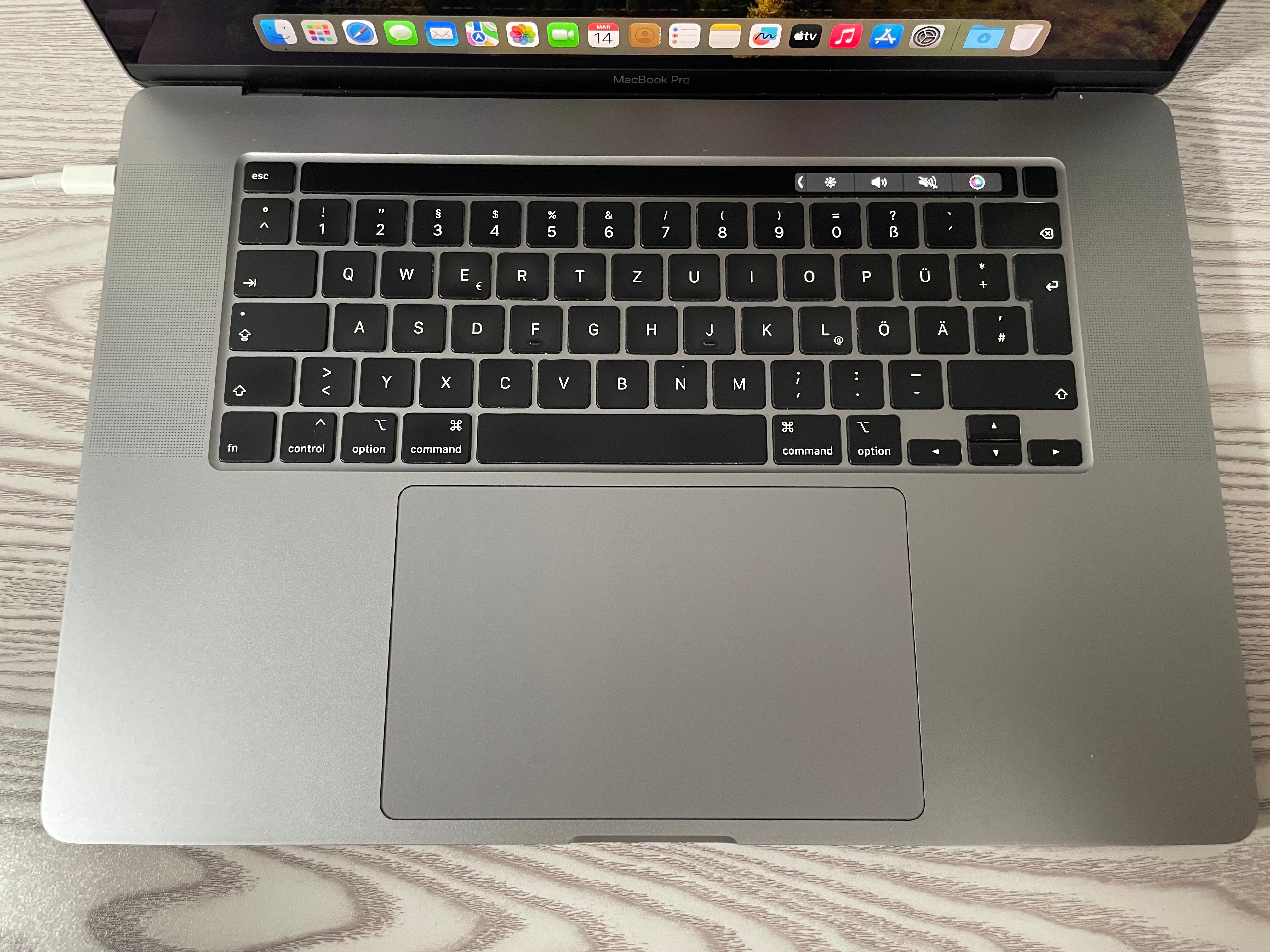 MacBook Pro (2019) [16