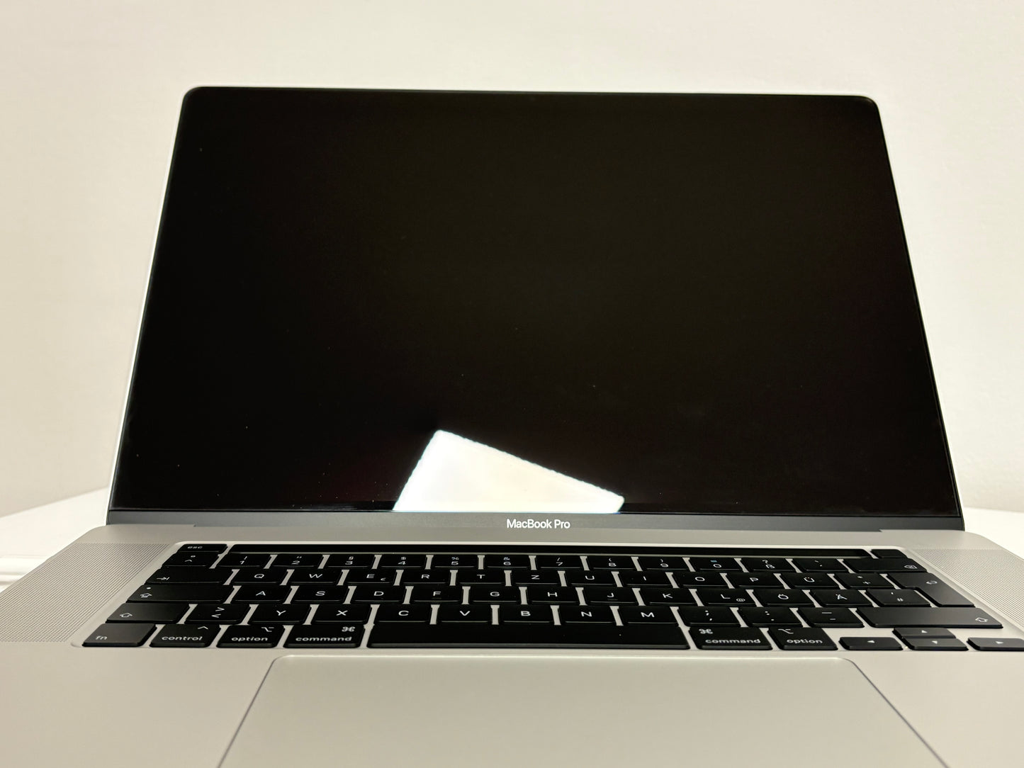 MacBook Pro (2019) [16", Touch Bar, Intel Core i7 2,6GHz, 16GB RAM, 512GB SSD, Intel UHD Graphics 630 + AMD Radeon Pro 5300M, Mac OS] argento