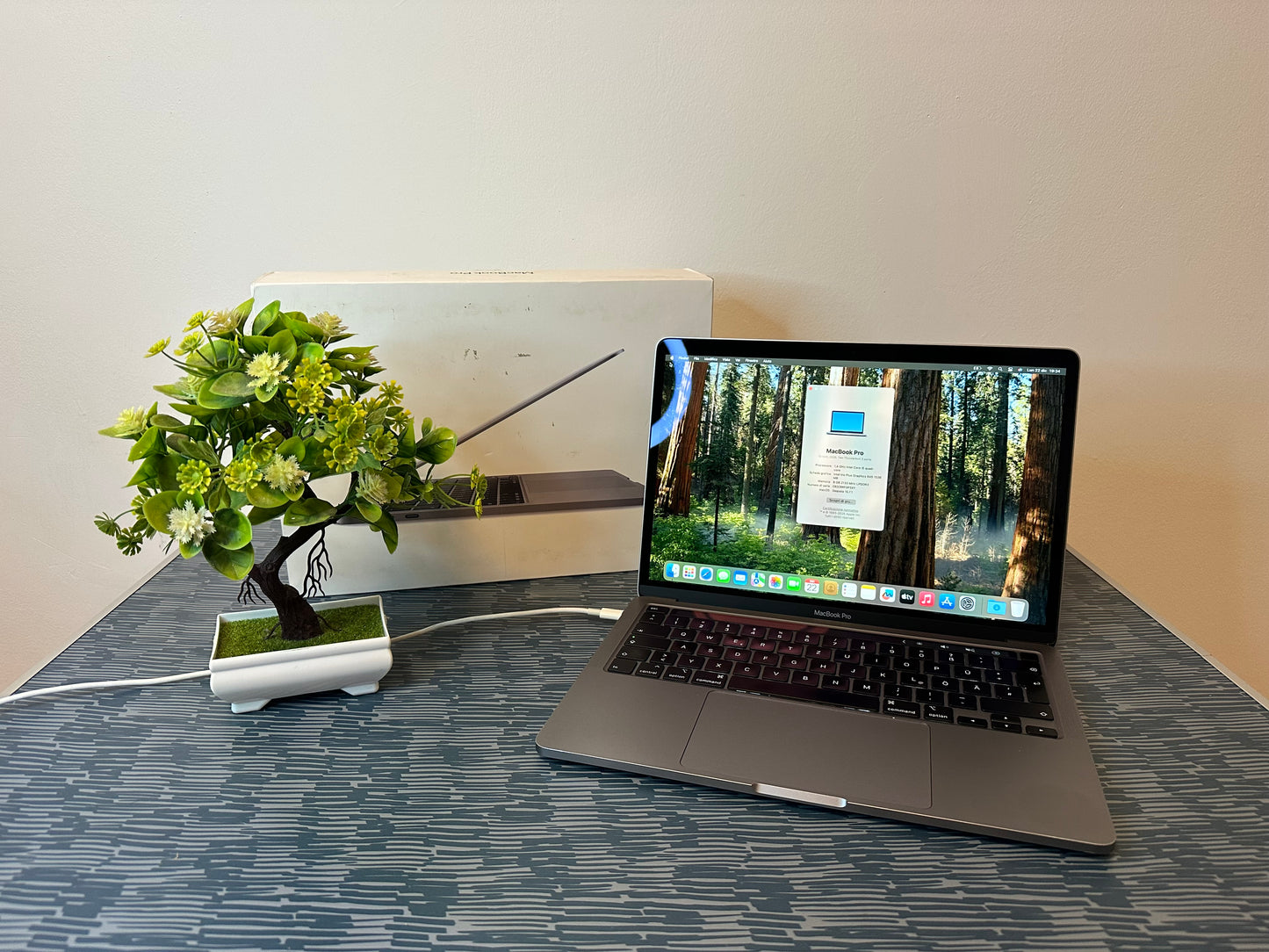 MacBook Pro (2020) [13,3", Touch Bar, Intel Core i5 1,4GHz, 8GB RAM, 256GB SSD, Intel Iris Plus Graphics 645, macOS] Grigio