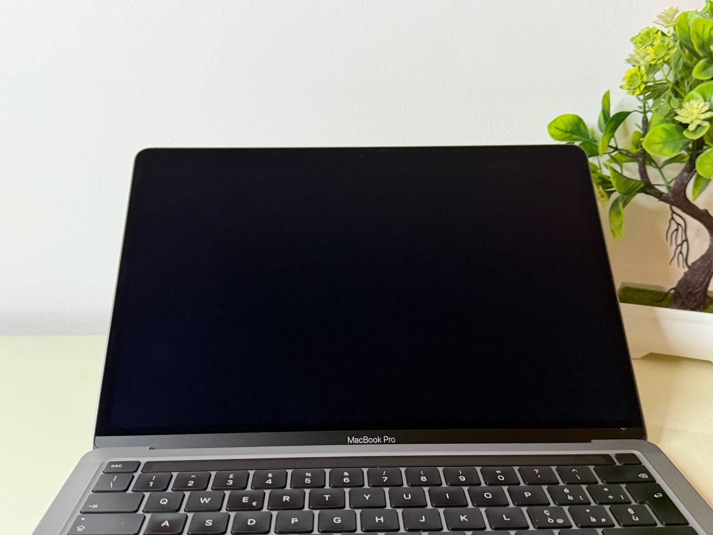 MacBook Pro (2020) M1 [13,3", Touch Bar, Apple M1 3,2GHz, 8GB RAM, 256GB SSD, Apple 8 Core, macOS] Grigio