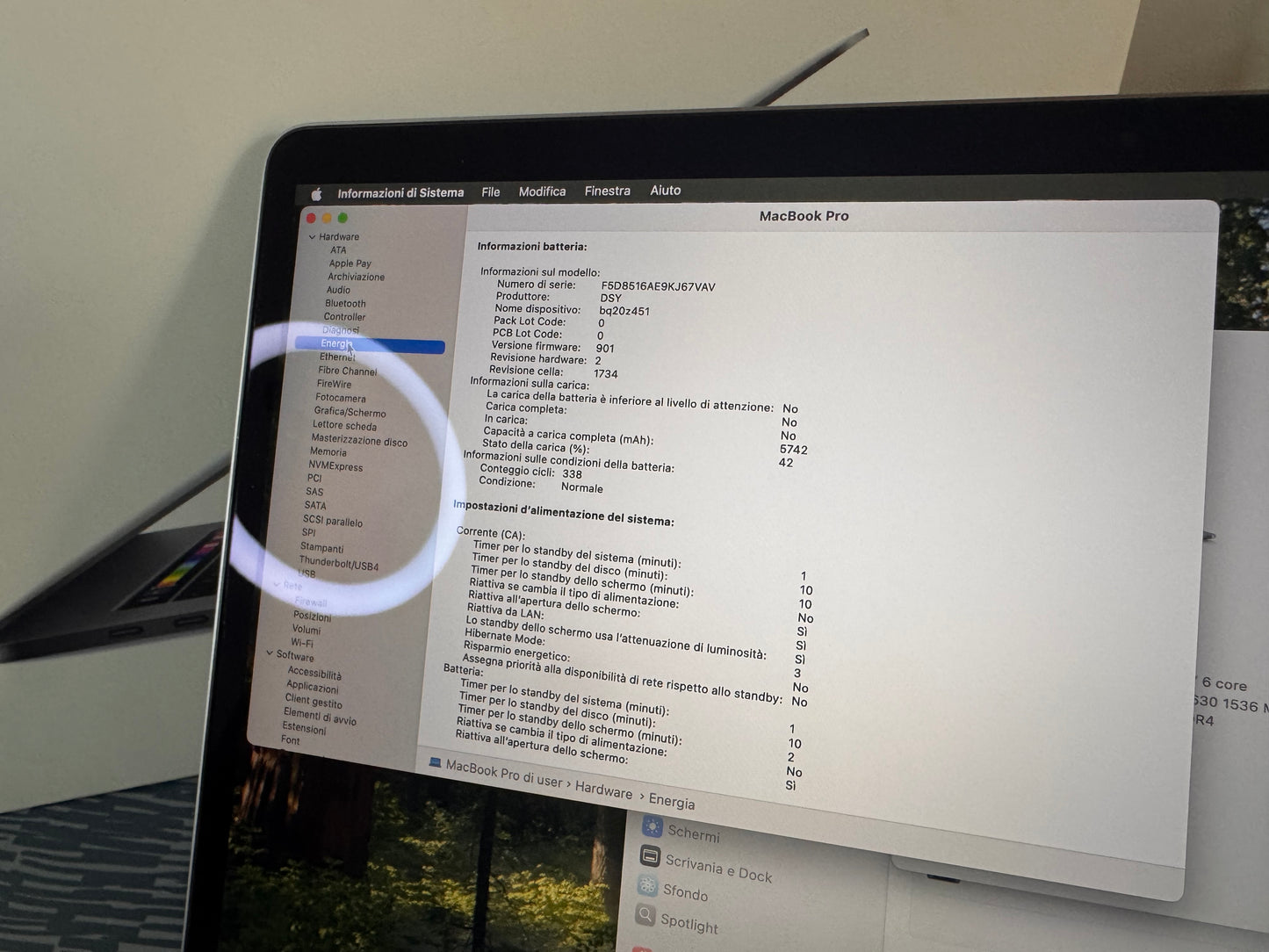 MacBook Pro (2019) [15,4", Retina, Touch Bar, Intel Core i7 2,6GHz, 16GB RAM, 256GB SSD, Intel UHD Graphics 630, AMD Radeon Pro 555X, Mac OS X] grigio