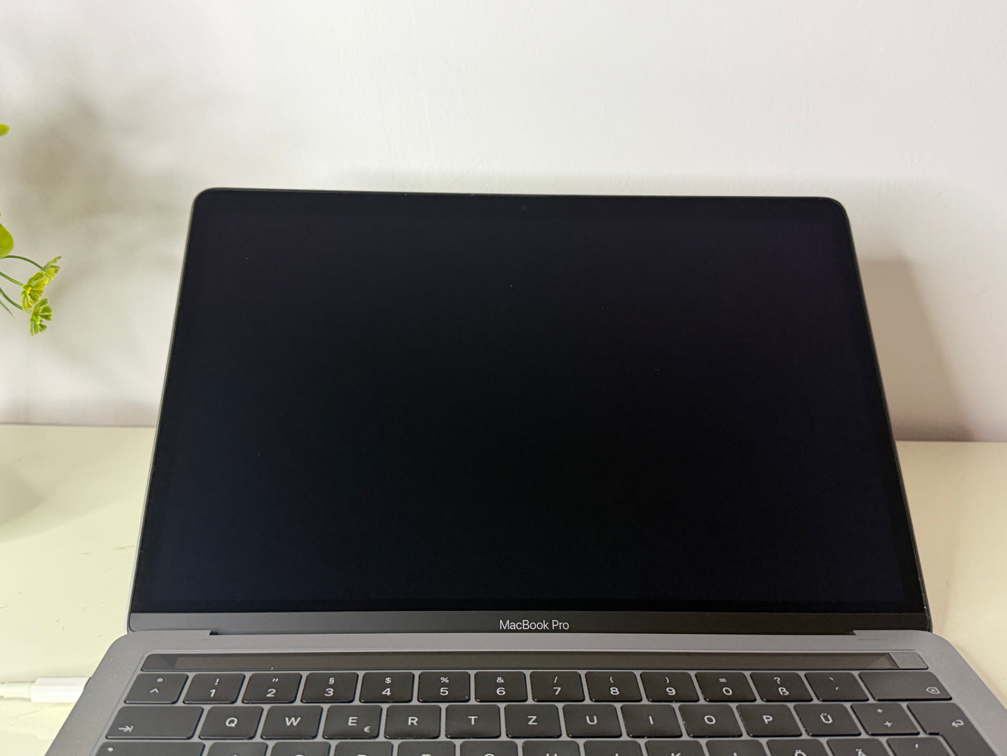 MacBook Pro (2018) [13,3", Touch Bar, Intel Core i5 2,3GHz, 8GB RAM, 256GB SSD, Intel Iris Plus Graphics 655, macOS] Grigio