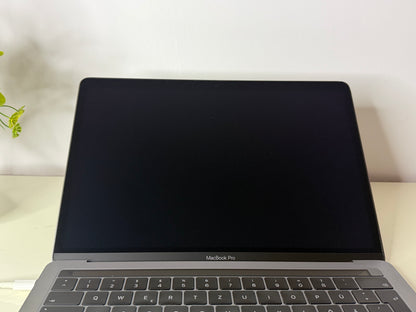 MacBook Pro (2018) [13,3", Touch Bar, Intel Core i5 2,3GHz, 8GB RAM, 256GB SSD, Intel Iris Plus Graphics 655, macOS] Grigio