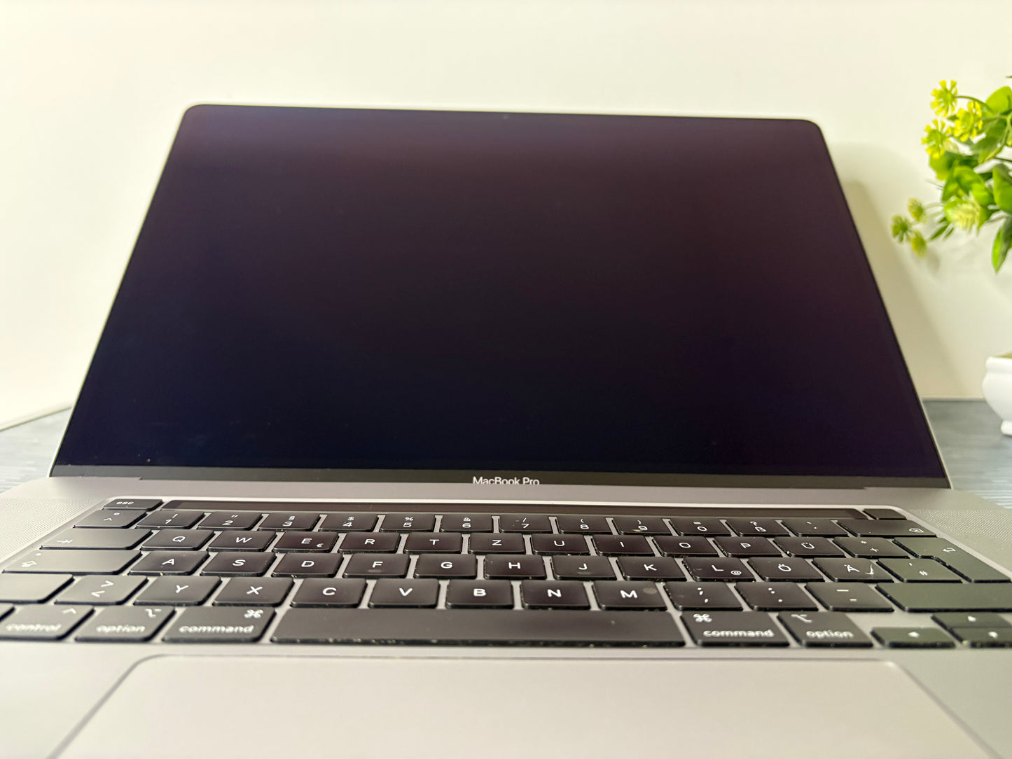 MacBook Pro (2019) [16", Touch Bar, Intel Core i9 2,3GHz, 16GB RAM, 1TB SSD, AMD Radeon Pro 5500] Grigio