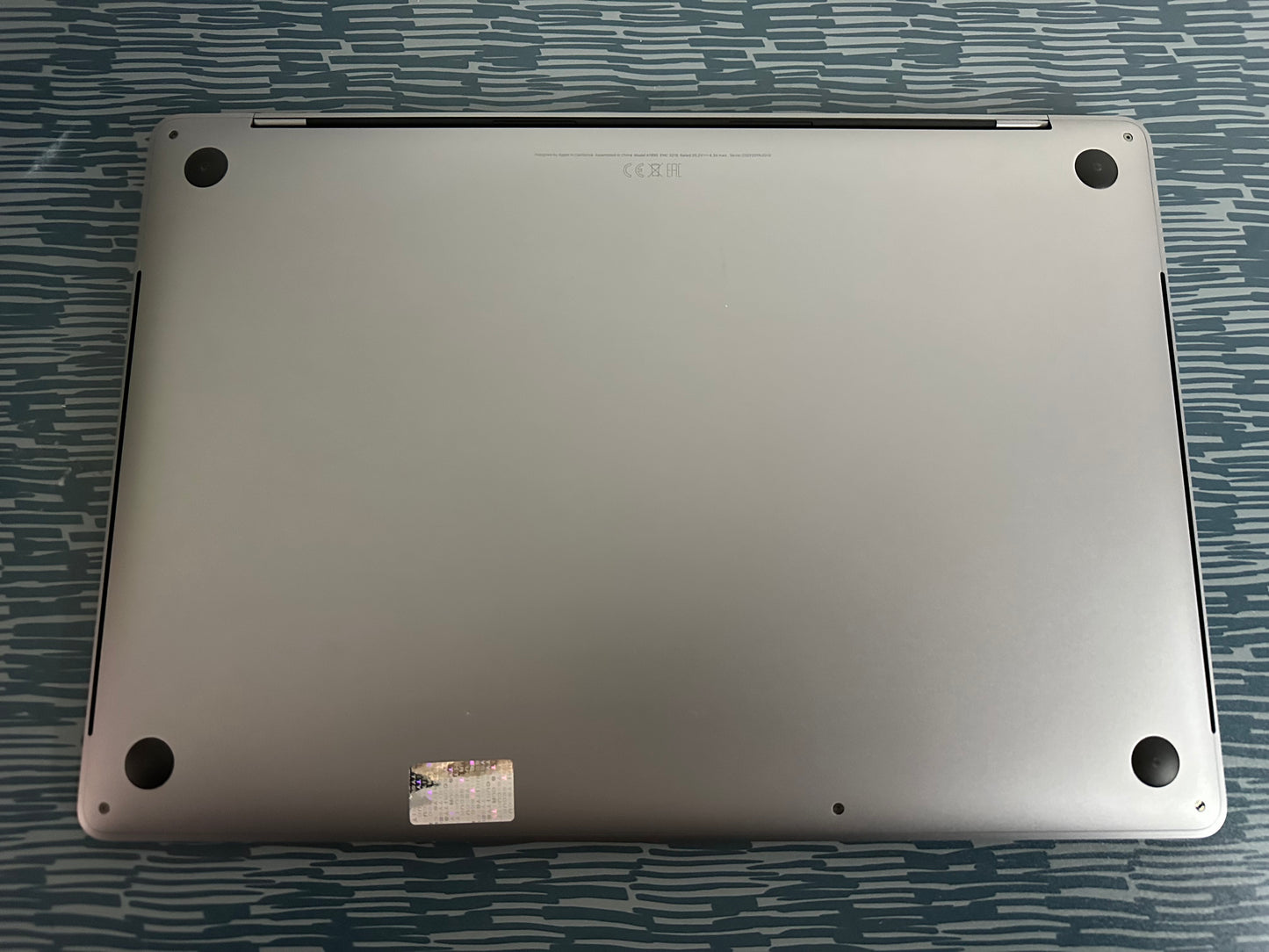 MacBook Pro (Mid 2018) [15,4", Touch Bar, Intel Core i7 2,2GHz, 16GB RAM, 512GB SSD, AMD Radeon Pro 555X, macOS] grigio
