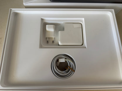 MacBook Pro (2018) [13,3", Touch Bar, Intel Core i5 2,3GHz, 8GB RAM, 512GB SSD, Intel Iris Plus Graphics 655, macOS] Grigio