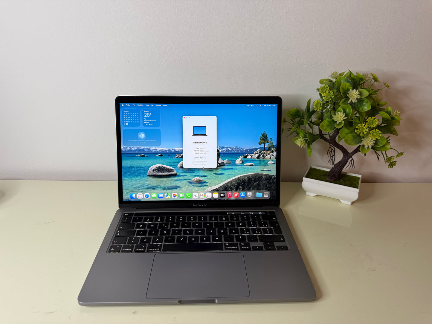 MacBook Pro (2020) M1 [13,3", Touch Bar, Apple M1 3,2GHz, 8GB RAM, 256GB SSD, Apple 8 Core, macOS] Grigio