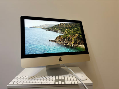 iMac (2019) [21,5", 4K, Retina, Intel Core i5 3,0GHz, 16GB RAM, 256 GB, AMD Radeon Pro 560X, macOS] argento