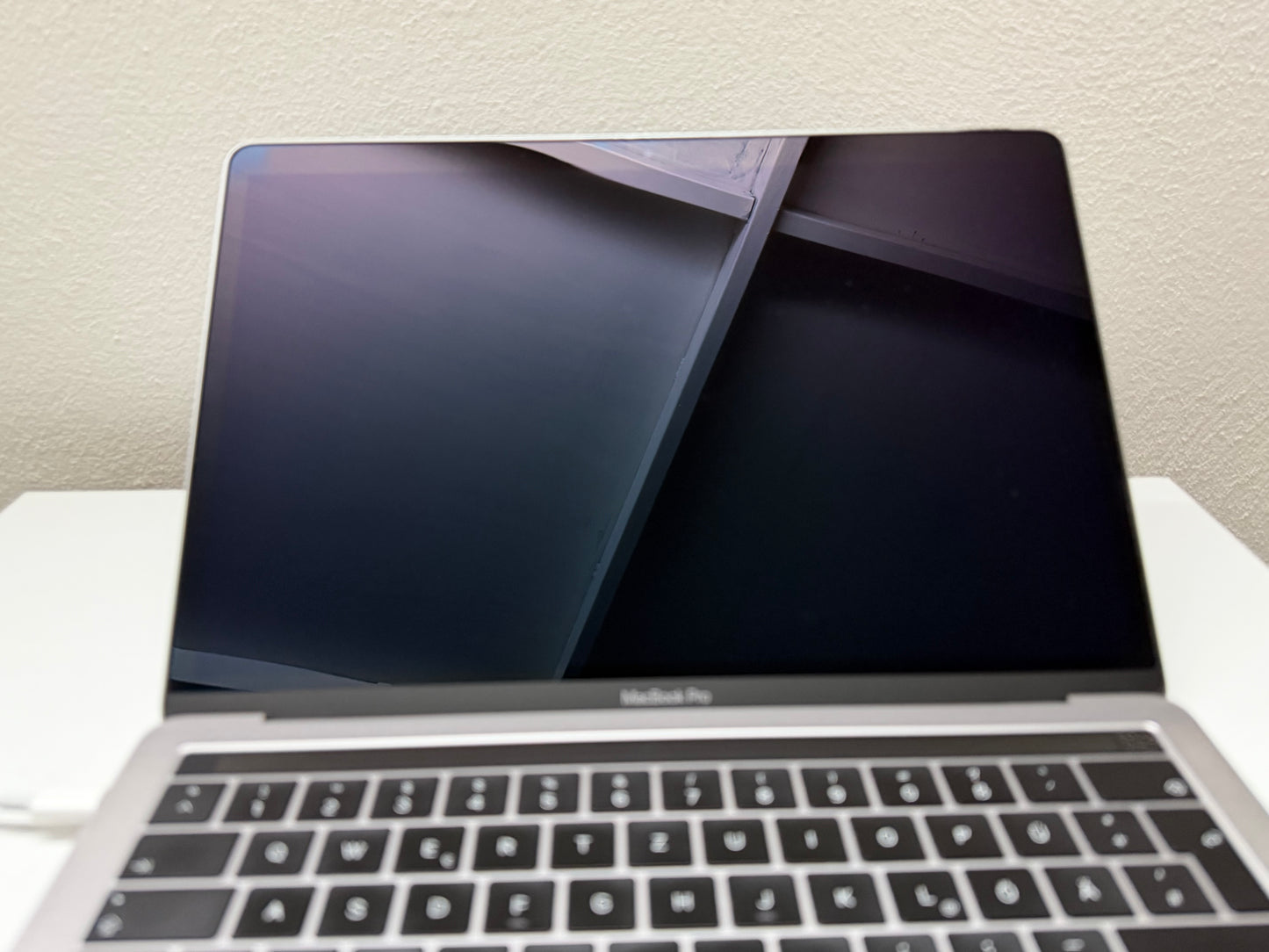 MacBook Pro (2018) [13,3", Touch Bar, Intel Core i5 2,3GHz, 16GB RAM, 512GB SSD, Intel Iris Plus Graphics 655, macOS] argento
