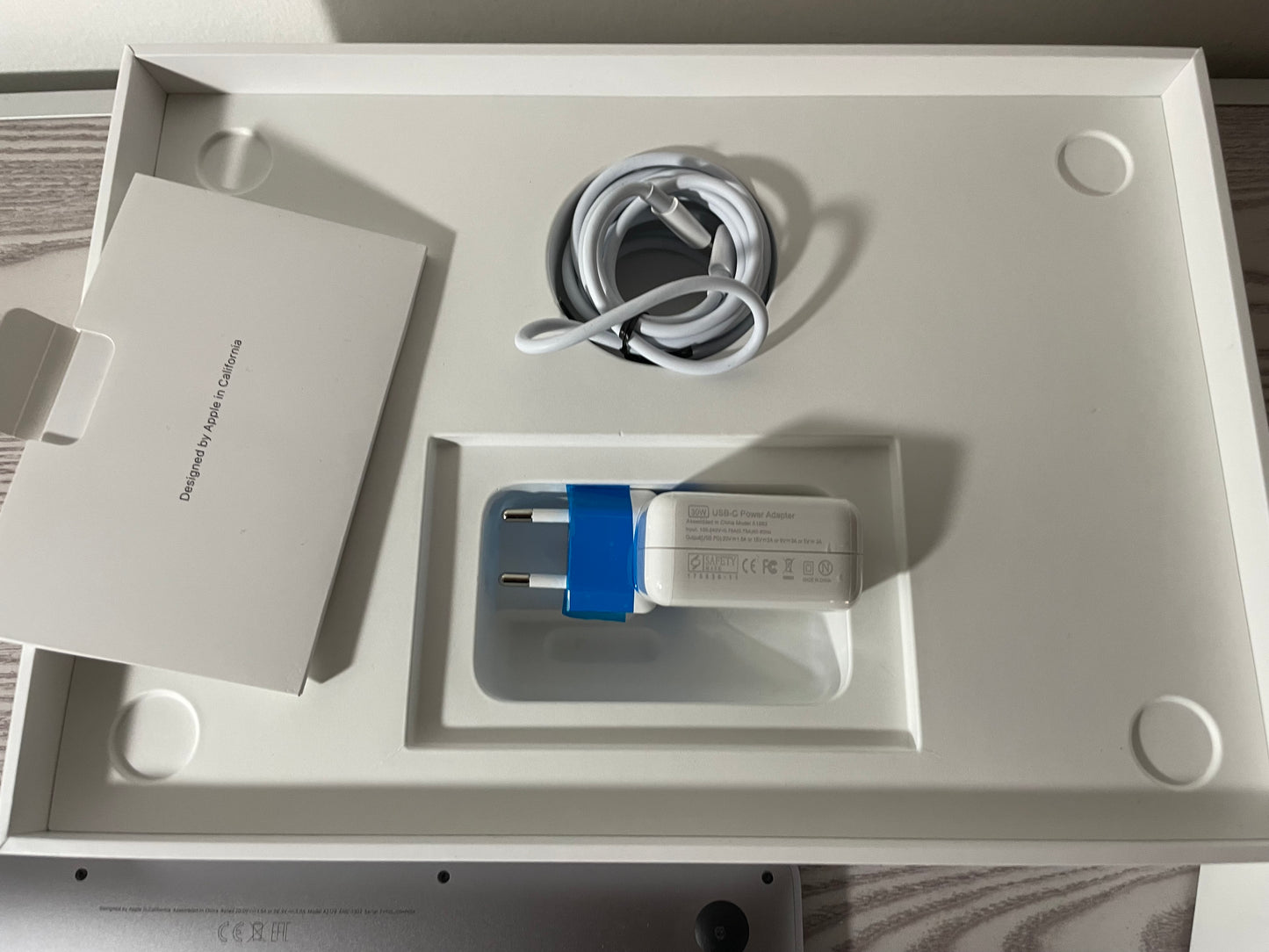 MacBook Air (2020) [13,3", Intel Core i5 1,1GHz, 16GB RAM, 256GB SSD, Intel Iris Plus Graphics 1536, macOS] argento