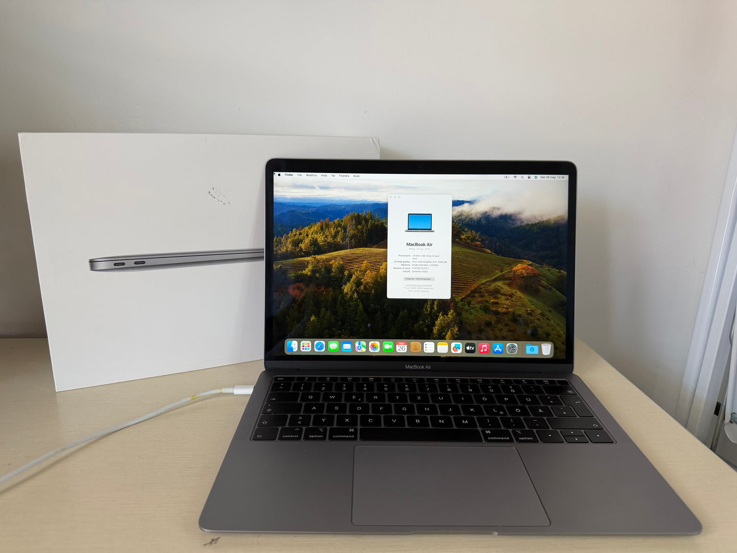 MacBook Air (Mid 2018) [13,3", Retina, Intel Core i5 1,6GHz, 8GB RAM, 128GB SSD, Intel UHD Graphics 617, macOS] Grigio