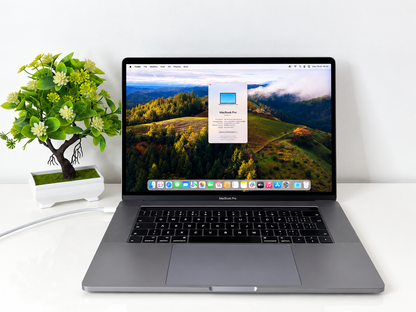 MacBook Pro (2018) [15,4", Touch Bar, Intel Core i9 2,9GHz, 32GB RAM, 512GB SSD, Intel UHD Graphics 630, macOS] grigio