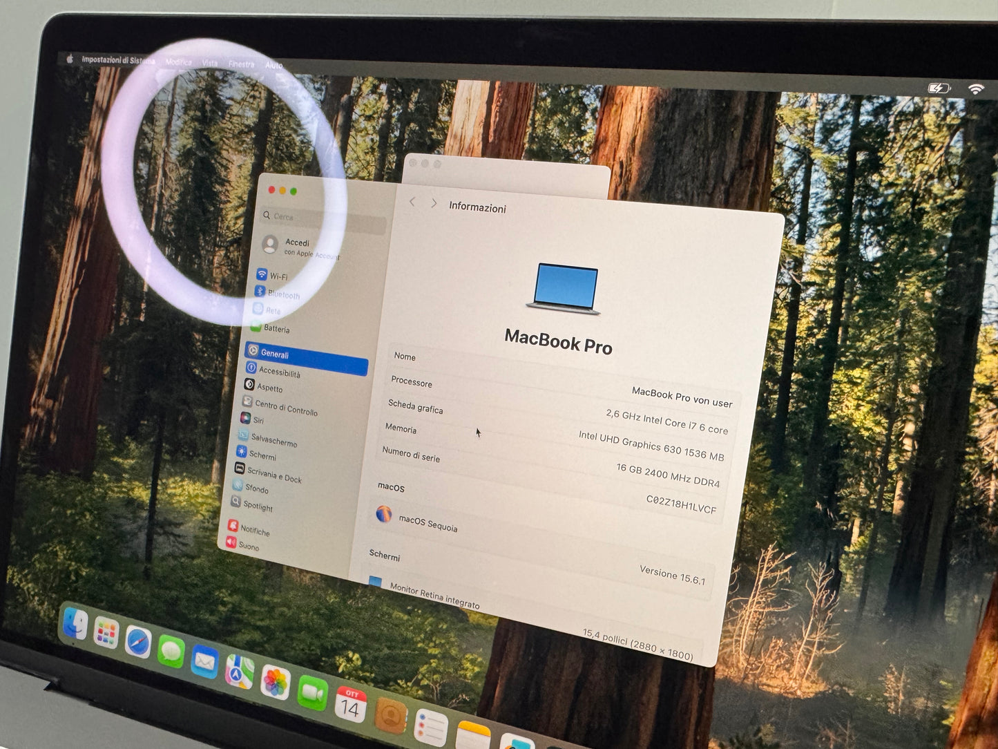 MacBook Pro (2019) [15,4", Retina, Touch Bar, Intel Core i7 2,6GHz, 16GB RAM, 256GB SSD, Intel UHD Graphics 630, AMD Radeon Pro 555X, Mac OS X] grigio