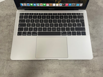 MacBook Air (Mid 2019) [13,3", Retina, Intel Core i5 1,6GHz, 16GB RAM, 128GB SSD, Intel UHD Graphics 617, macOS] argento