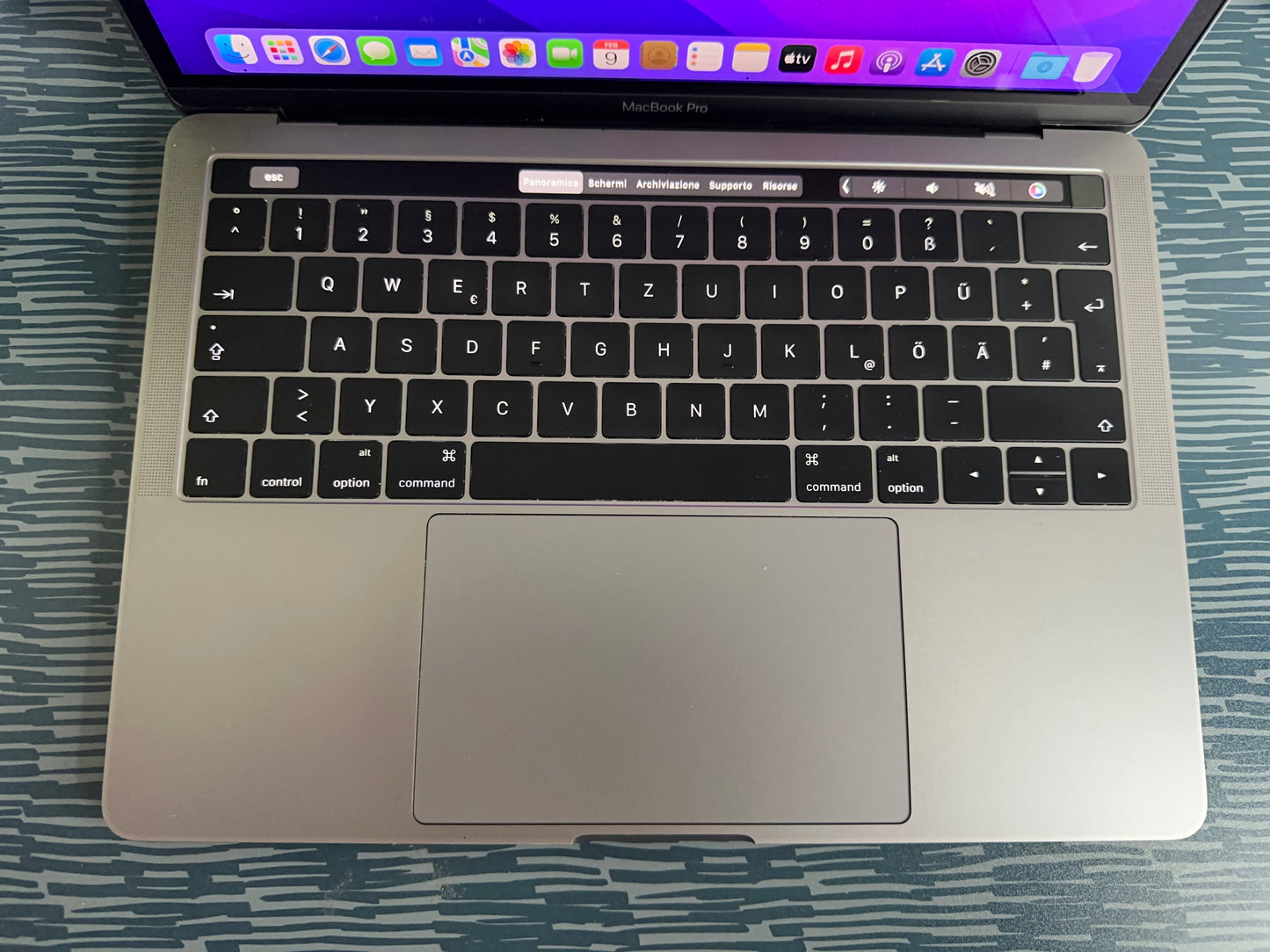 MacBook Pro (Late 2016) [13,3", Touch Bar, Intel Core i5 2,9GHz, 8GB RAM, 256GB SSD, Intel Iris Graphics 550, macOS] Grigio