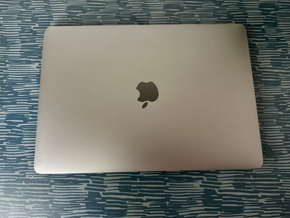 MacBook Pro (2019) [13,3", Touch Bar, Intel Core i5 1,4GHz, 8GB RAM, 256GB SSD, Intel Iris Plus Graphics 645, Mac OS X] Grigio