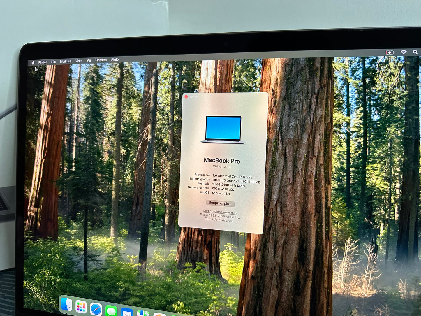 MacBook Pro (2019) [15,4", Retina, Touch Bar, Intel Core i7 2,6GHz, 16GB RAM, 512GB SSD, Intel UHD Graphics 630, AMD Radeon Pro 555X, Mac OS X] grigio